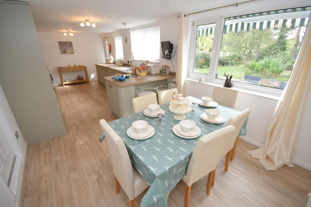Little Hare Lodge - Spacious 2 Bedroom Attached Bungalow Удхол Спа Екстериор снимка