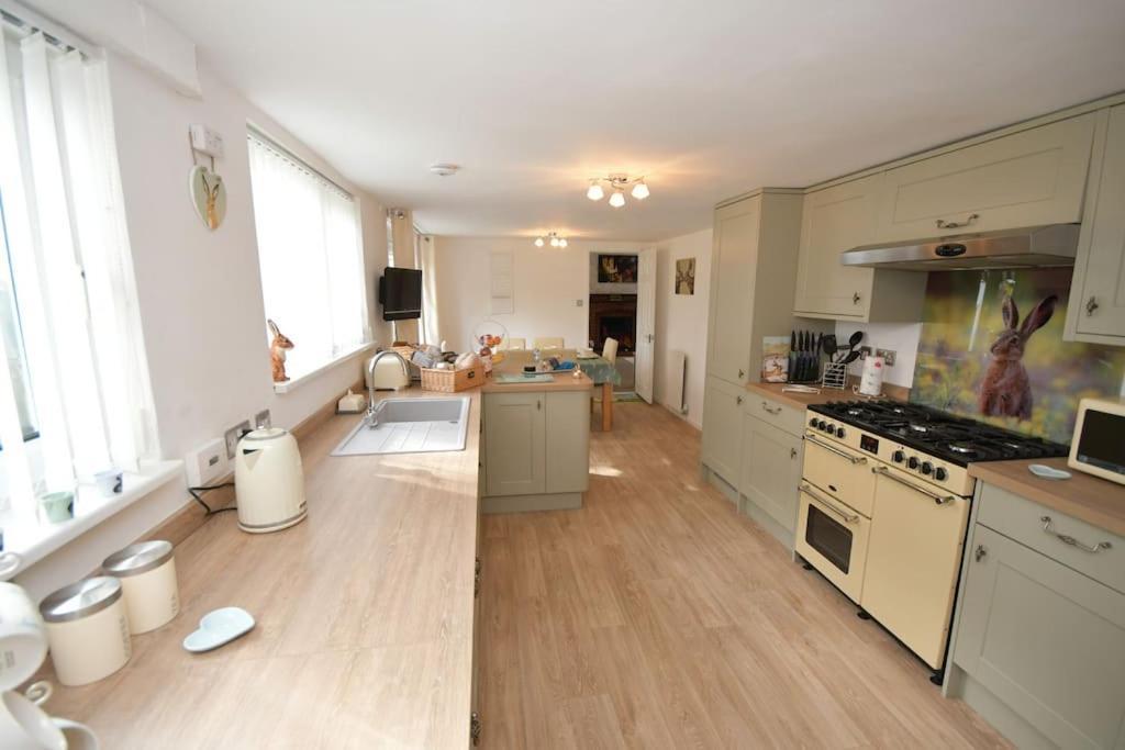 Little Hare Lodge - Spacious 2 Bedroom Attached Bungalow Удхол Спа Екстериор снимка